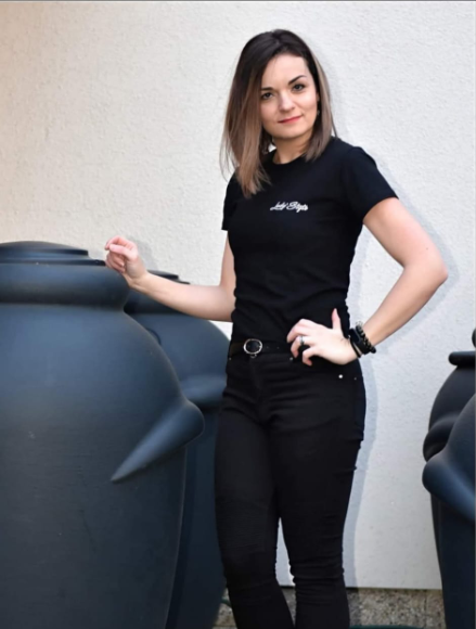 Lada Herakova ,
 kadeřnice