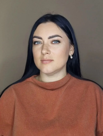 Viktoriia Dryl,
 kadeřnice